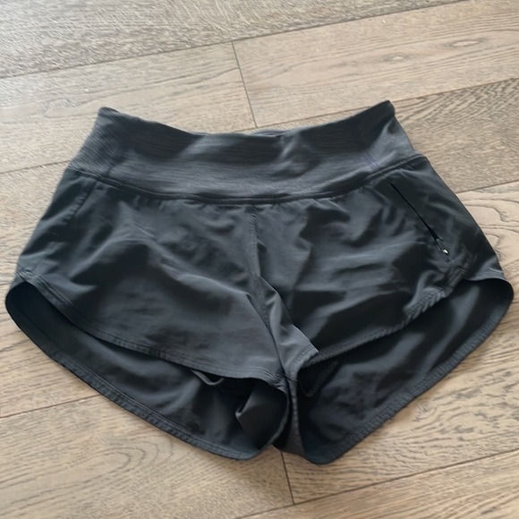 Outdoor voices XS Hudson running shorts 2.5” - Picture 2 of 7